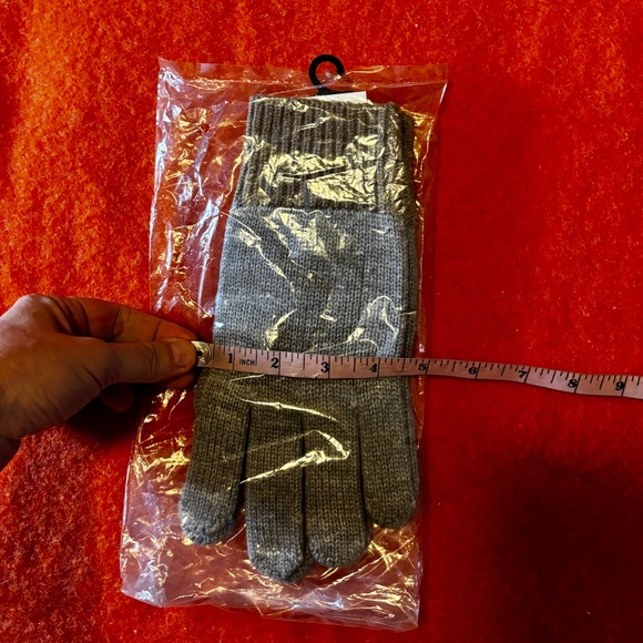 Anya Hindmarch Uniqlo collab gray touch of wool heattech knitted gloves NWT - Picture 7 of 7